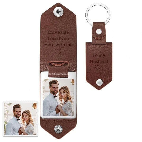 Gepersonaliseerde leren sleutelhanger met foto en tekst als jubileumcadeau voor koppels