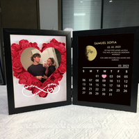 (Oneindigheidsbord met naam) Aangepast bloemenframe met ECHTE MAANSTAND Jubileumkalender