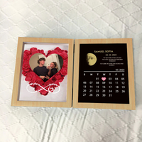 (Oneindigheidsbord met naam) Aangepast bloemenframe met ECHTE MAANSTAND Jubileumkalender