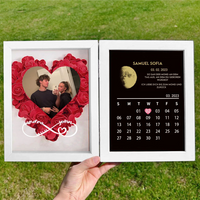 (Oneindigheidsbord met naam) Aangepast bloemenframe met ECHTE MAANSTAND Jubileumkalender