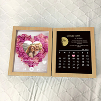 (Hart met lied) Aangepast bloemenframe met ECHTE MAANSTAND Jubileumkalender