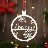 Décoration de sapin de Noël en bois blanc personnalisée avec motif de clochettes et de flocons de neige et nom