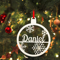 Décoration de sapin de Noël en bois blanc personnalisée avec motif de clochettes et de flocons de neige et nom