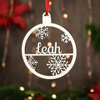 Décoration de sapin de Noël en bois blanc personnalisée avec motif de clochettes et de flocons de neige et nom