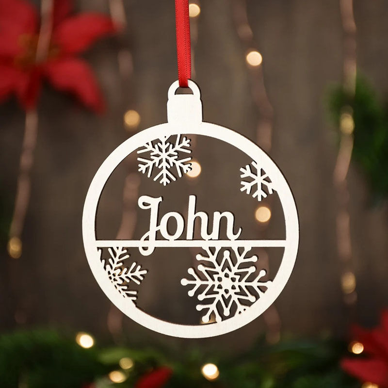 Décoration de sapin de Noël en bois blanc personnalisée avec motif de clochettes et de flocons de neige et nom