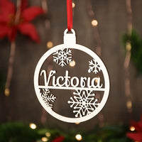 Décoration de sapin de Noël en bois blanc personnalisée avec motif de clochettes et de flocons de neige et nom