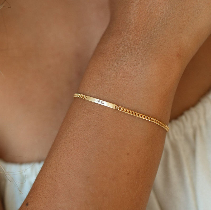 Gepersonaliseerde gegraveerde mini-bar-armband met stoepketting als cadeau voor je vriendin