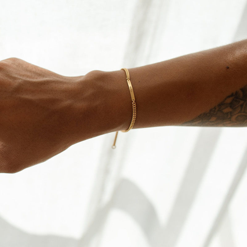 Gepersonaliseerde gegraveerde mini-bar-armband met stoepketting als cadeau voor je vriendin