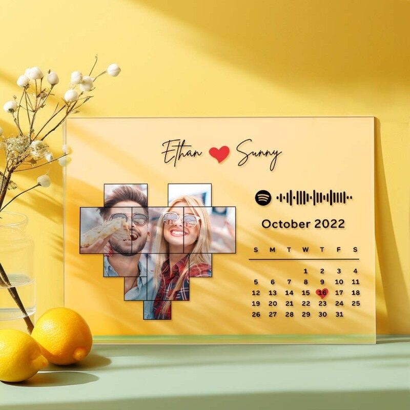Gepersonaliseerde acrylplaat met aangepaste Spotify-code en hartfotoontwerp, perfect cadeau voor koppels