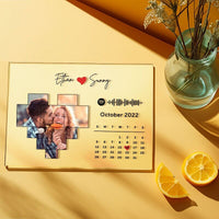Gepersonaliseerde acrylplaat met aangepaste Spotify-code en hartfotoontwerp, perfect cadeau voor koppels