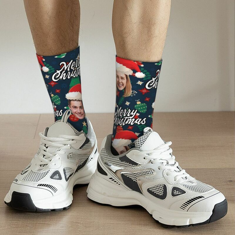 Gepersonaliseerde gezichtssokken met kerstmuts en decoratief patroon voor Kerstmis