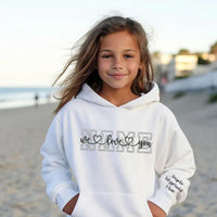 Gepersonaliseerde kinderhoodie met borduursel van uw eigen naam en leeftijd. Warm cadeau voor kinderen.