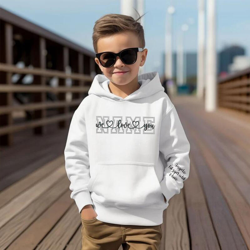 Gepersonaliseerde kinderhoodie met borduursel van uw eigen naam en leeftijd. Warm cadeau voor kinderen.