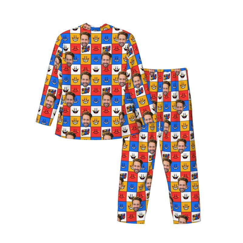 Gepersonaliseerde pyjama met een persoonlijke foto, kleurrijk emoticon-blokontwerp, levendig cadeau voor familie