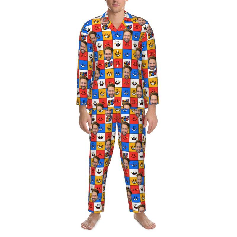 Gepersonaliseerde pyjama met een persoonlijke foto, kleurrijk emoticon-blokontwerp, levendig cadeau voor familie