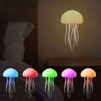 Kleurrijke kwallenlamp met kleurverloop en spraakgestuurd ontwerp, creatief cadeau voor kinderen