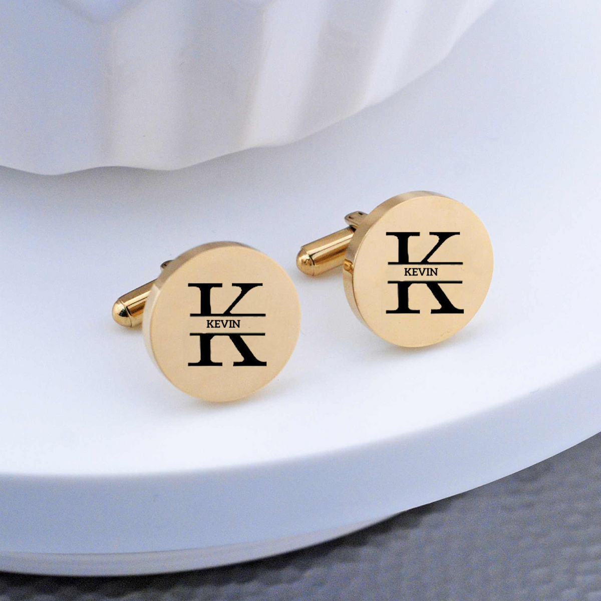 Boutons de manchette personnalisés avec lettres majuscules et nom, design élégant, cadeau attrayant pour lui et ses amis