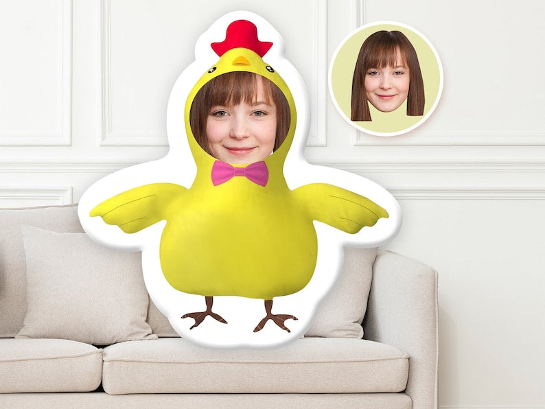 Grappig mini-kussentje in de vorm van een kip met een gepersonaliseerd gezichtje. Ik hou van donuts. Gepersonaliseerde foto. Mini-kussentje. Poppenknuffels.