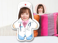 Mini oreiller personnalisé avec photo « J'adore les beignets » pour femme médecin.
