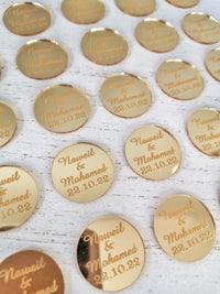 Gepersonaliseerde ronde spiegel naamplaatjes van goud of zilver, acryl als bedankjes voor bruiloften, naamkaartjes, feesttafelbordjes en plaatskaartjes