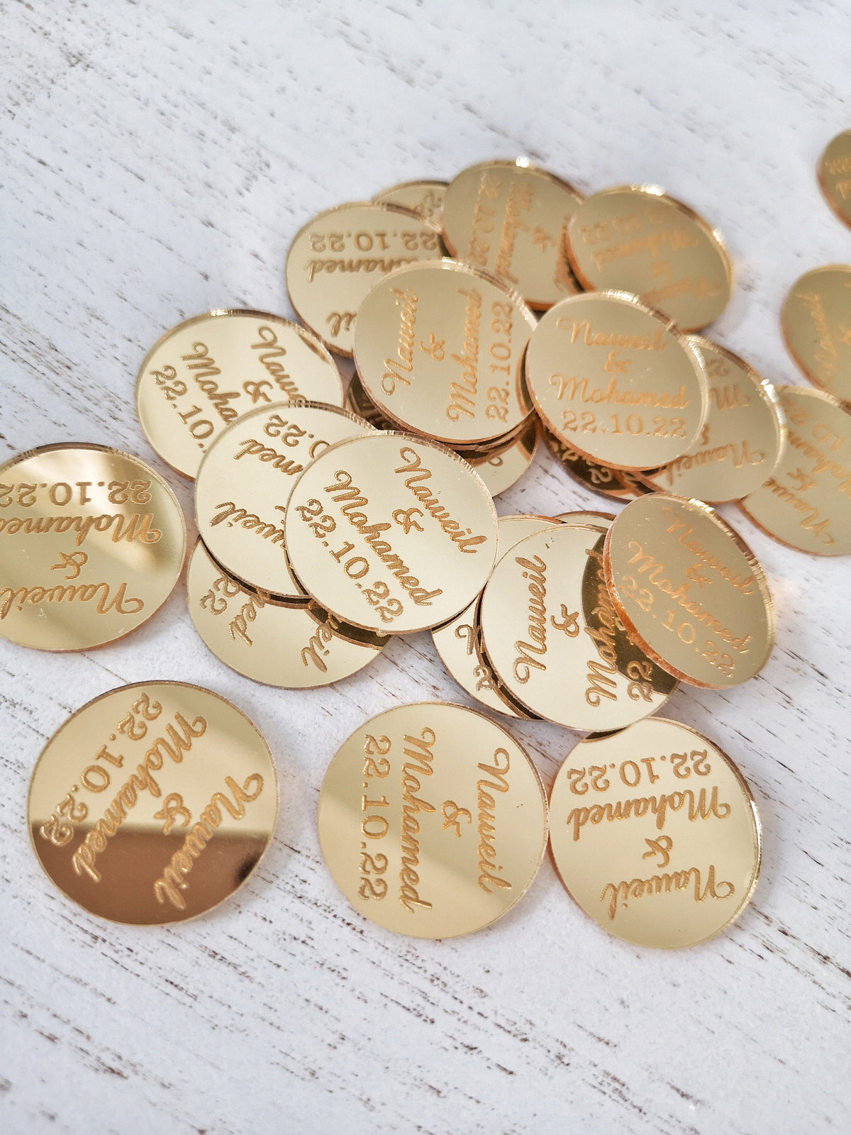 Gepersonaliseerde ronde spiegel naamplaatjes van goud of zilver, acryl als bedankjes voor bruiloften, naamkaartjes, feesttafelbordjes en plaatskaartjes