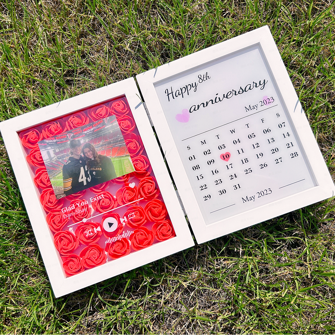 Nieuw gepersonaliseerd frame met muzikale bloemen en jubileumcadeaus