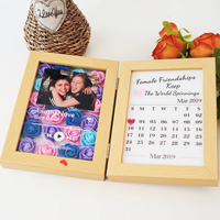 Nieuw gepersonaliseerd frame met muzikale bloemen en jubileumcadeaus