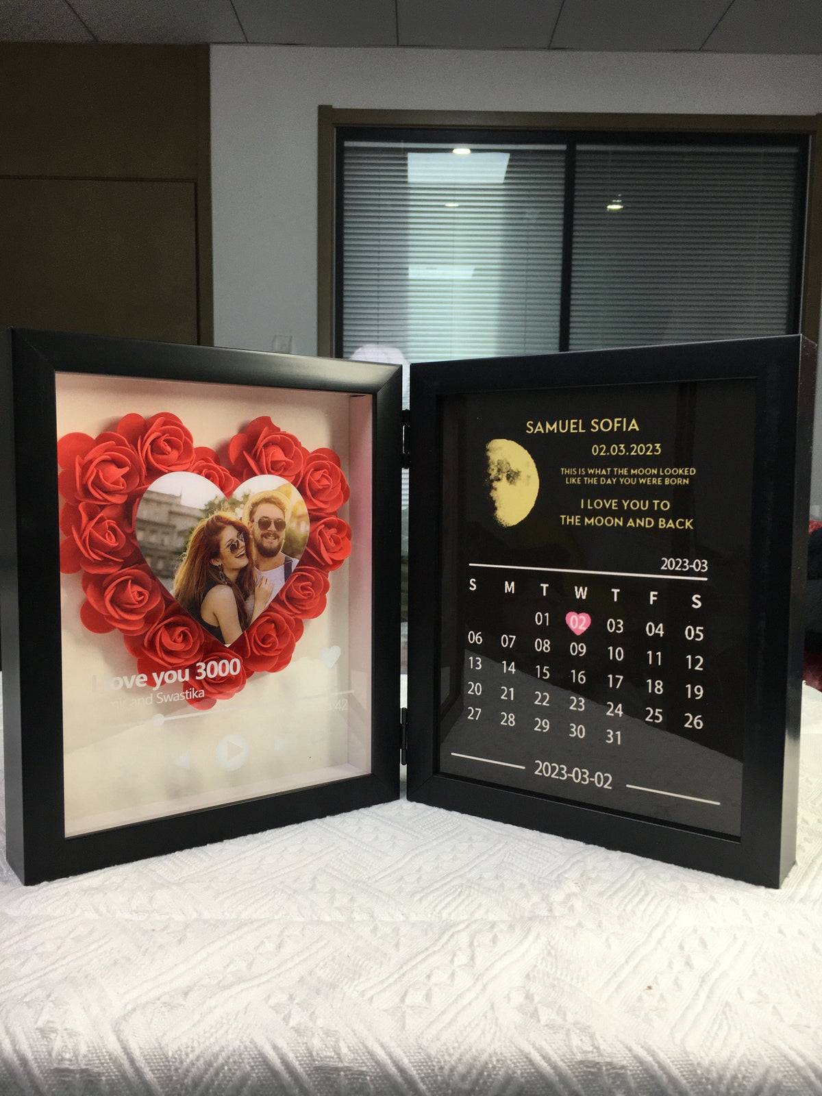 (Hart met lied) Aangepast bloemenframe met ECHTE MAANSTAND Jubileumkalender