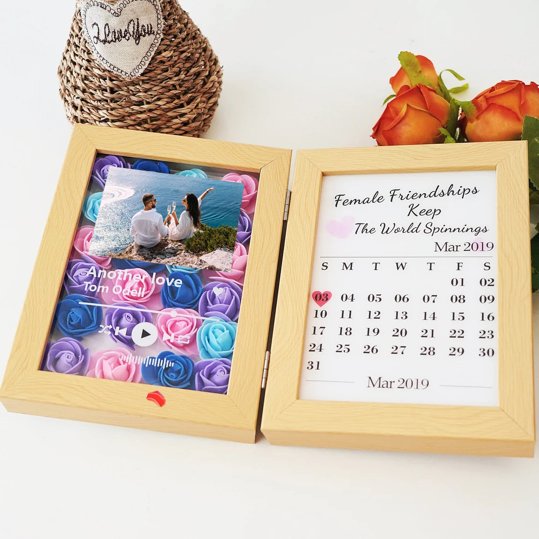 Nieuw gepersonaliseerd frame met muzikale bloemen en jubileumcadeaus