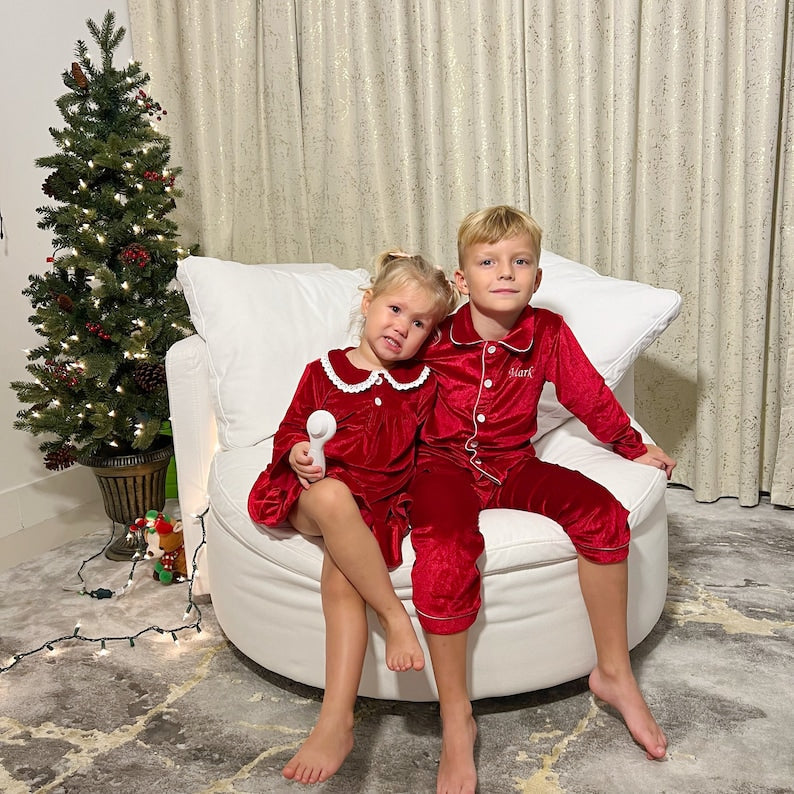 Gepersonaliseerde kerstpyjama's voor het hele gezin - op maat gemaakte rode fluwelen pyjama's