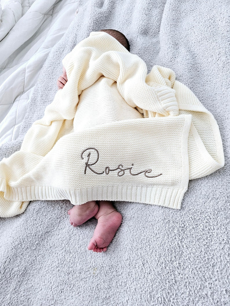 Couverture bébé, nom brodé, couverture poussette, cadeau pour nouveau-né, tricot coton doux et respirant