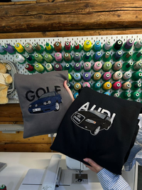 Bestickter, personalisierter Auto-Hoodie und T-Shirt mit deinem eigenen Fahrzeug – Geschenkidee für Autoliebhaber