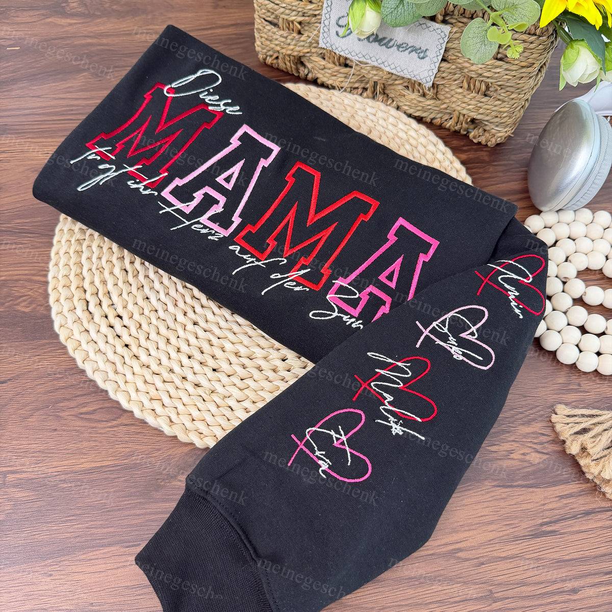 [Stickerei] Individuell besticktes Sweatshirt „Mama trägt ihr Herz auf dem Ärmel“, Muttertagsgeschenk