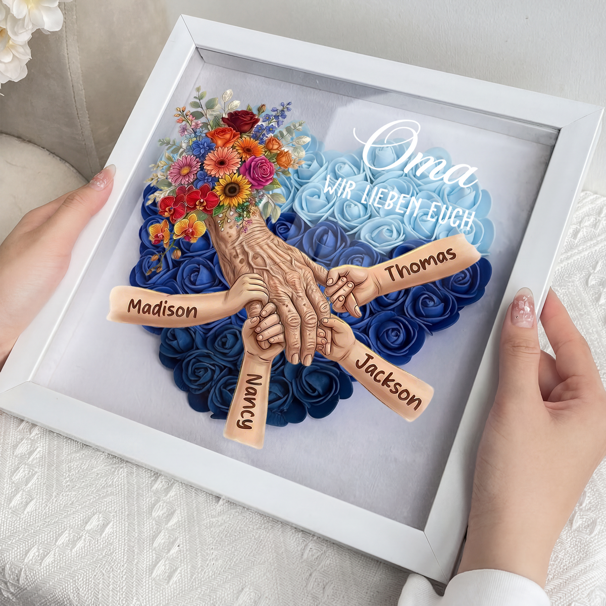Personalisierte Schattenbox,Oma-Hand hält Schattenbox – Individuell gestalteter Rosenherzrahmen mit Namen für Oma | Muttertagsgeschenk von den Enkelkindern