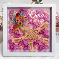 Personalisierte Schattenbox,Oma-Hand hält Schattenbox – Individuell gestalteter Rosenherzrahmen mit Namen für Oma | Muttertagsgeschenk von den Enkelkindern