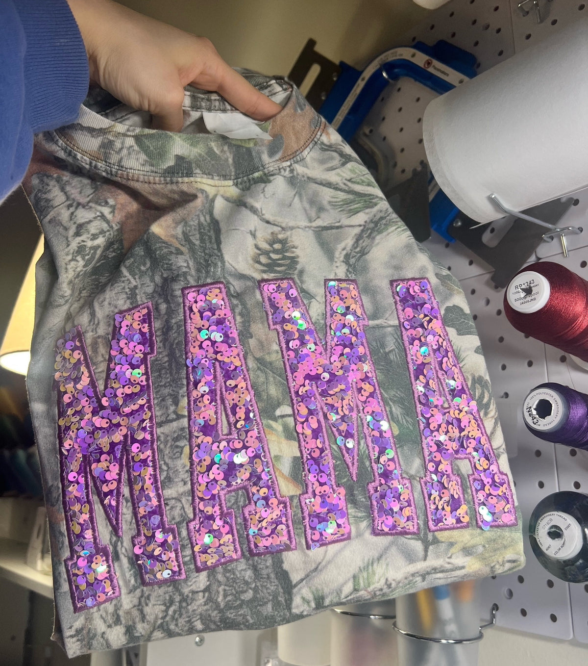 Personalisiertes Pailletten-Sweatshirt MAMA mit Glitzerbuchstaben im Vintage-Stil – das perfekte Muttertagsgeschenk für Mama