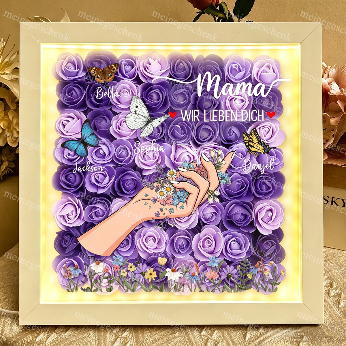 Personalisierter Bilderrahmen mit Rose & Schmetterling, Gravur mit den Namen der Familienmitglieder – Das Geschenk für Mama
