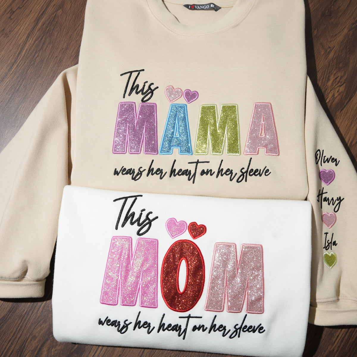 Pailletten-Sweatshirt „Herz auf dem Ärmel“ – Personalisierbares Mama-Sweatshirt mit Kindernamen