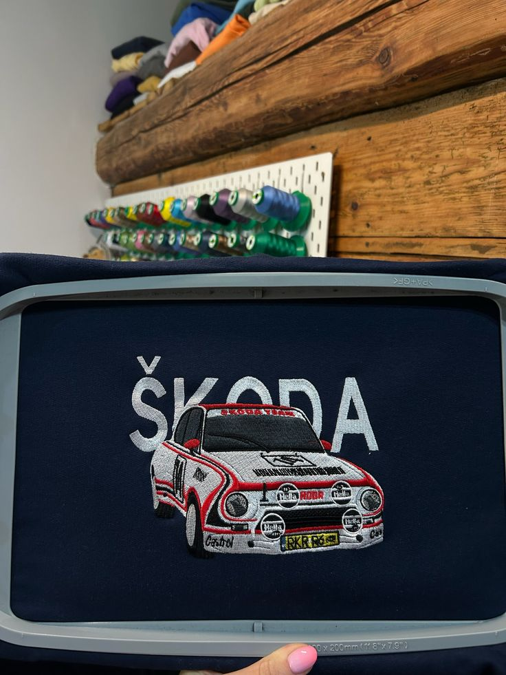 Bestickter, personalisierter Auto-Hoodie und T-Shirt mit deinem eigenen Fahrzeug – Geschenkidee für Autoliebhaber