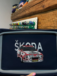 Bestickter, personalisierter Auto-Hoodie und T-Shirt mit deinem eigenen Fahrzeug – Geschenkidee für Autoliebhaber