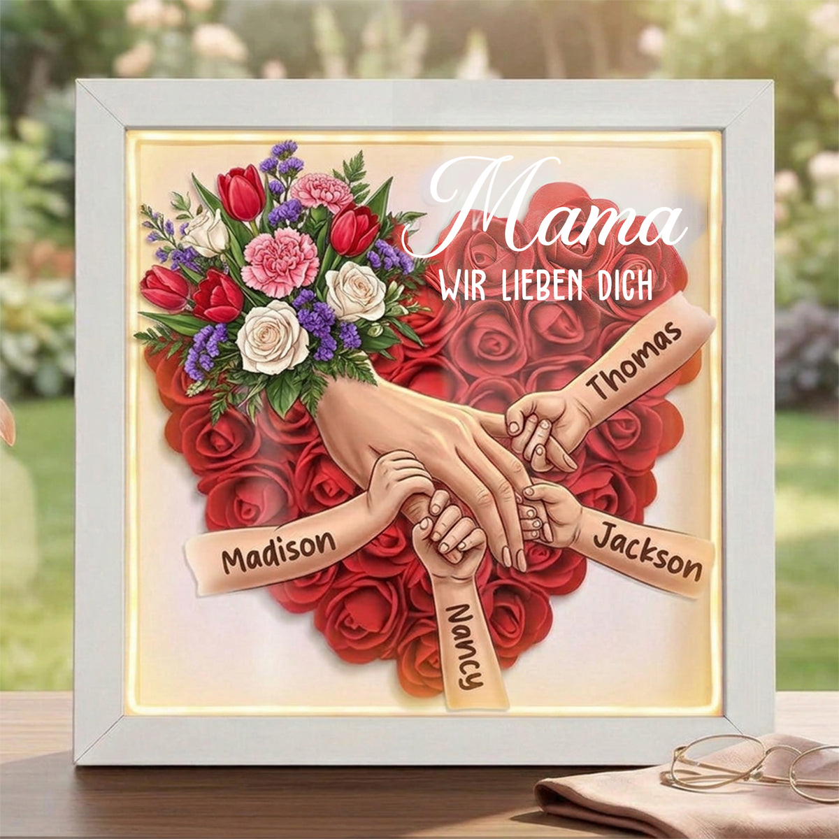 Personalisierte Erinnerungsbox mit weißen Rosen – Mama hält Händchen – Individuell gestalteter Rahmen zum Muttertag