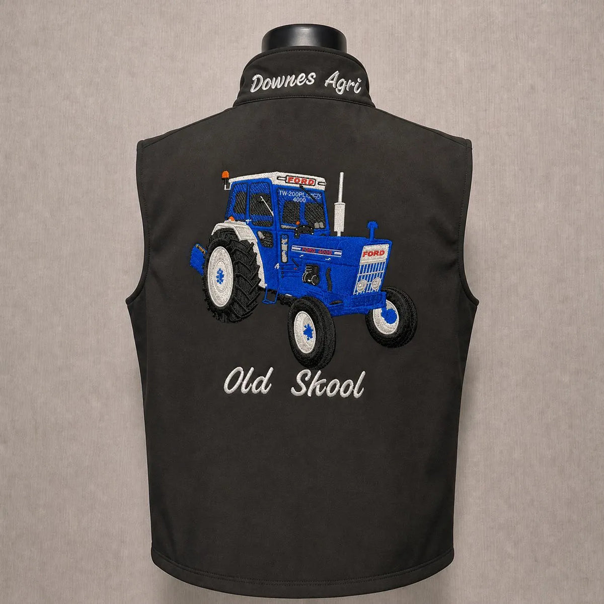 Bestickte Softshell-Weste mit individuellem Traktorenmotiv - Geschenk für Landwirte & Traktorenliebhaber