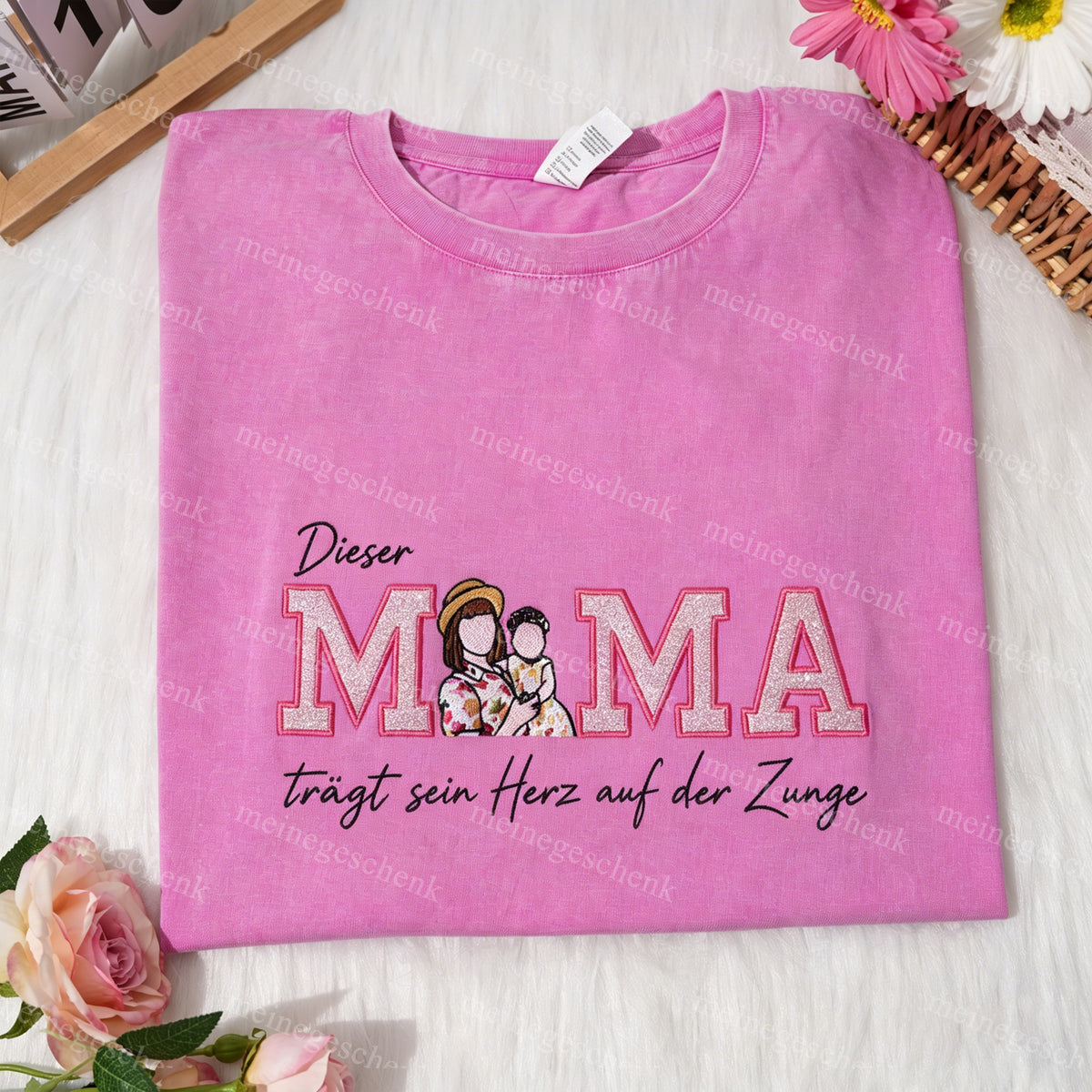 Diese Mama trägt ihr Herz auf der Zunge, Personalisiertes Mama Kinder Porträt Glitzerstickerei Waschungs T-Shirt