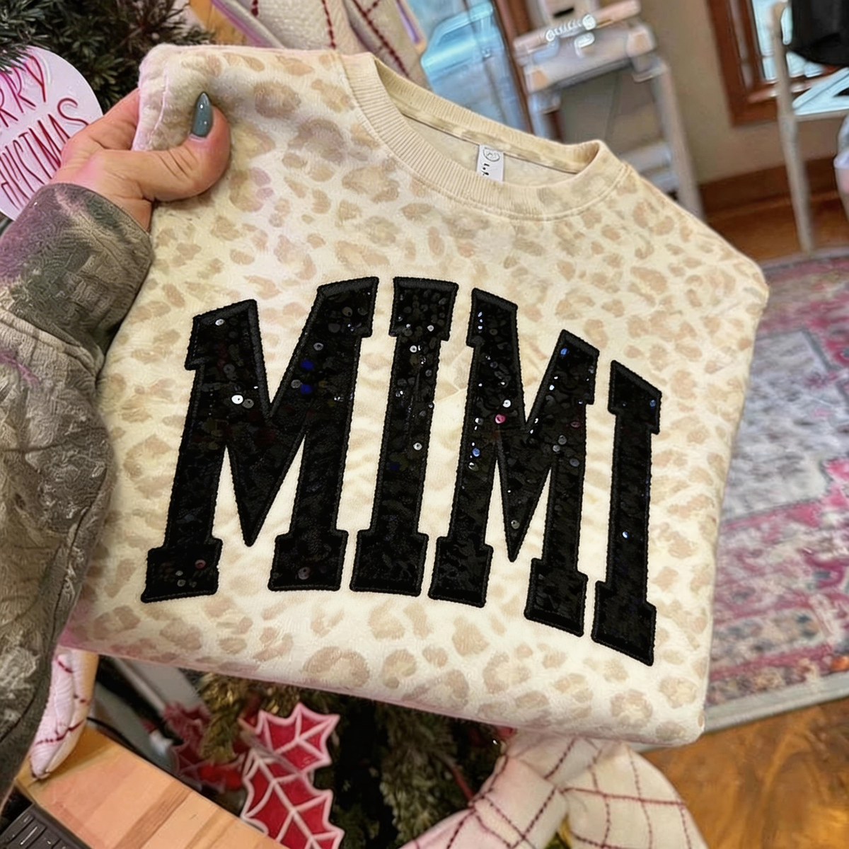Besticktes Leoparden-Sweatshirt Mama mit Pailletten und Namensaufdruck – personalisiertes Muttertagsgeschenk für Mama