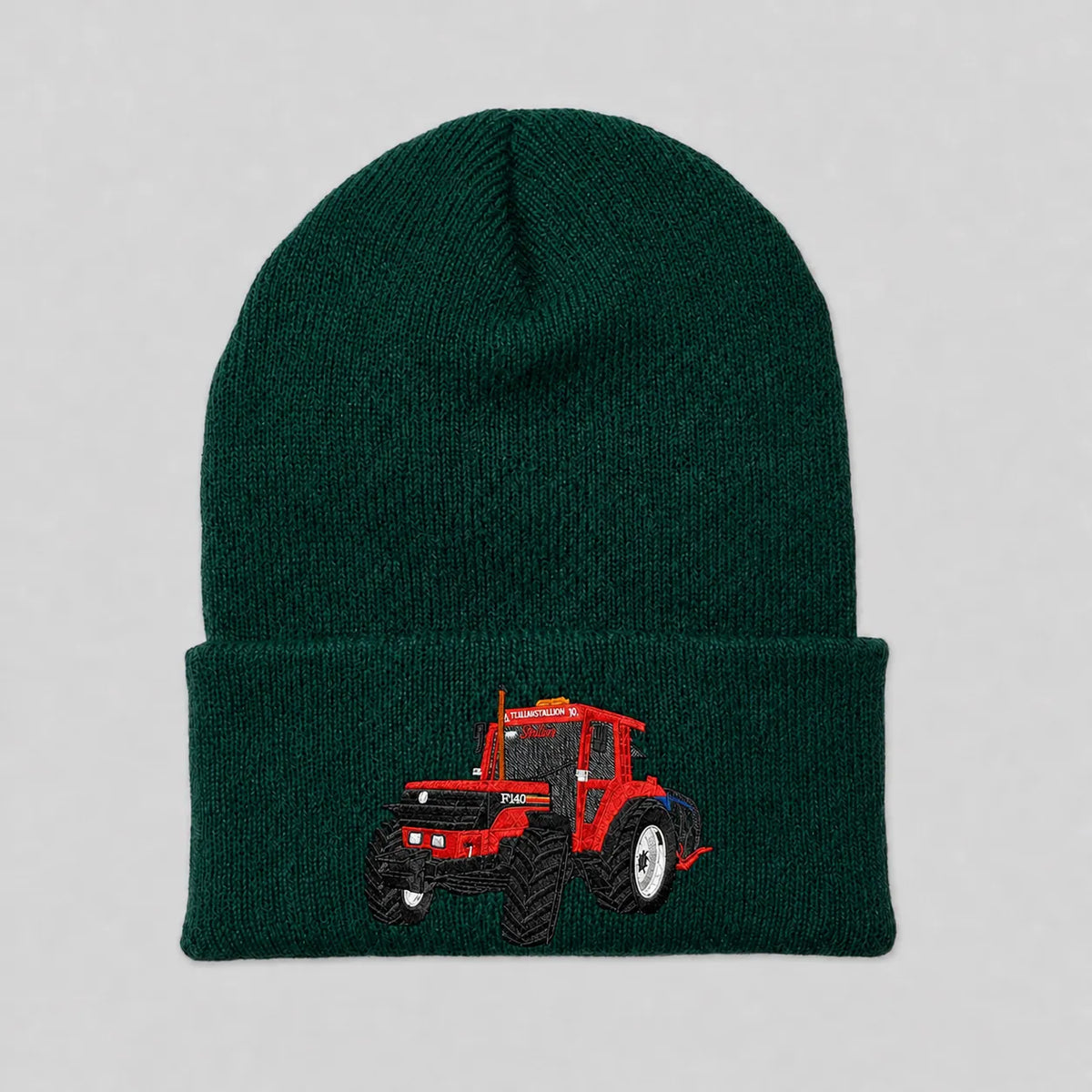 Bestickte umgeschlagene Beanie mit individuellem Traktorenmotiv - personalisiertes Geschenk für Landwirte & Traktorenliebhaber