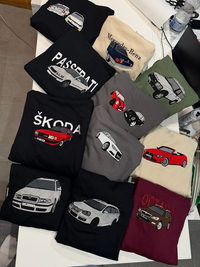 Bestickter, personalisierter Auto-Hoodie und T-Shirt mit deinem eigenen Fahrzeug – Geschenkidee für Autoliebhaber