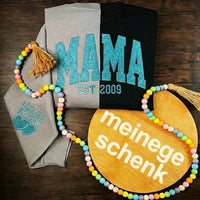 Individuell gestaltetes, zweifarbiges, schimmerndes, besticktes Mama-Sweatshirt, das mit dem Namen Ihres Kindes bestickt werden kann