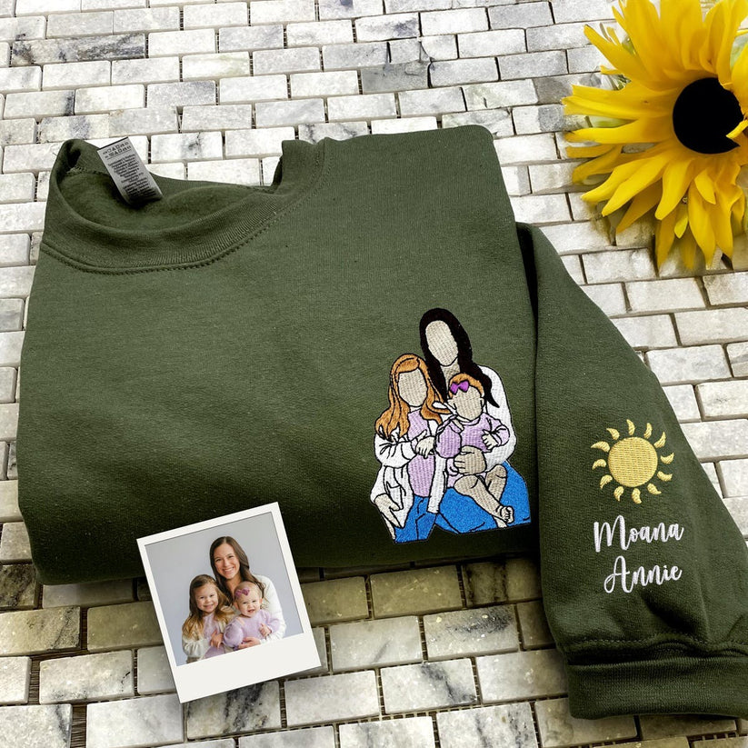 Individuell besticktes T-Shirt, Sweatshirt mit Mama-Porträt