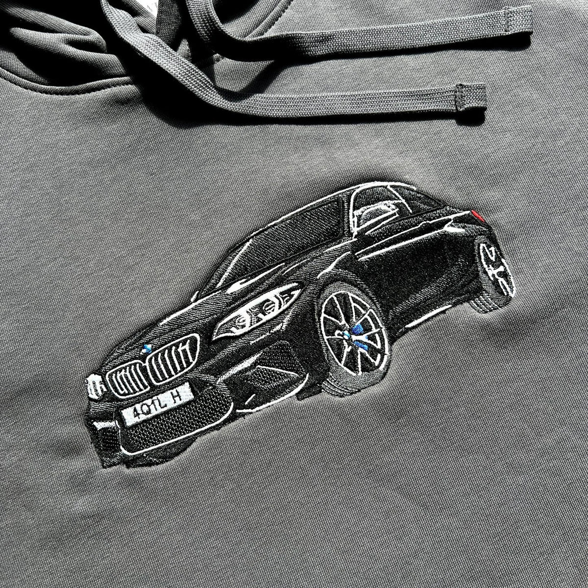 Sweat à capuche de voiture brodé personnalisé, le cadeau parfait pour les amateurs de voitures. Sweat-shirt brodé personnalisé, cadeau papa