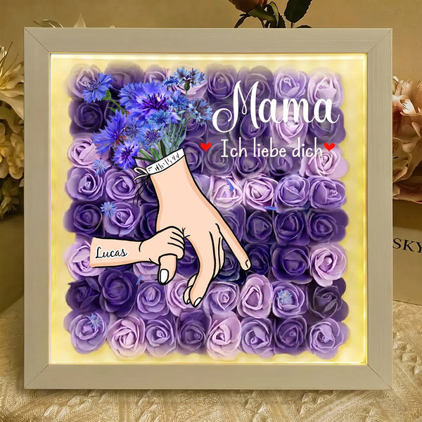 (Mit Licht)Familienliebe blüht ewig – Personalisierter Herzform-Blumen-Schattenkasten für Mama und Oma mit Namensangabe